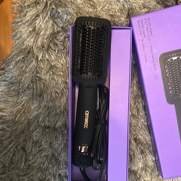 Amika Double Agent 2-in-1 Hair Brush - Purple and Black
Brand New! Never used! - Picture 3 of 3